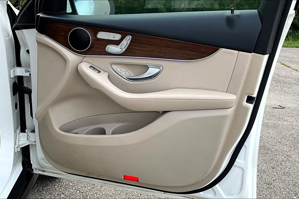 Used 2022 Mercedes-Benz GLC 300 w/ Premium Package Lite image 25