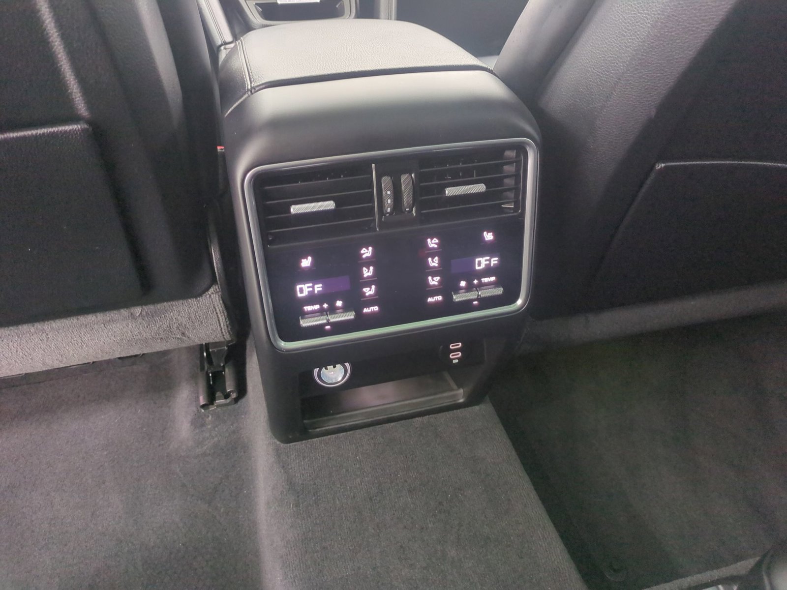 Used 2022 Porsche Cayenne Platinum Edition AWD/4WD image 19