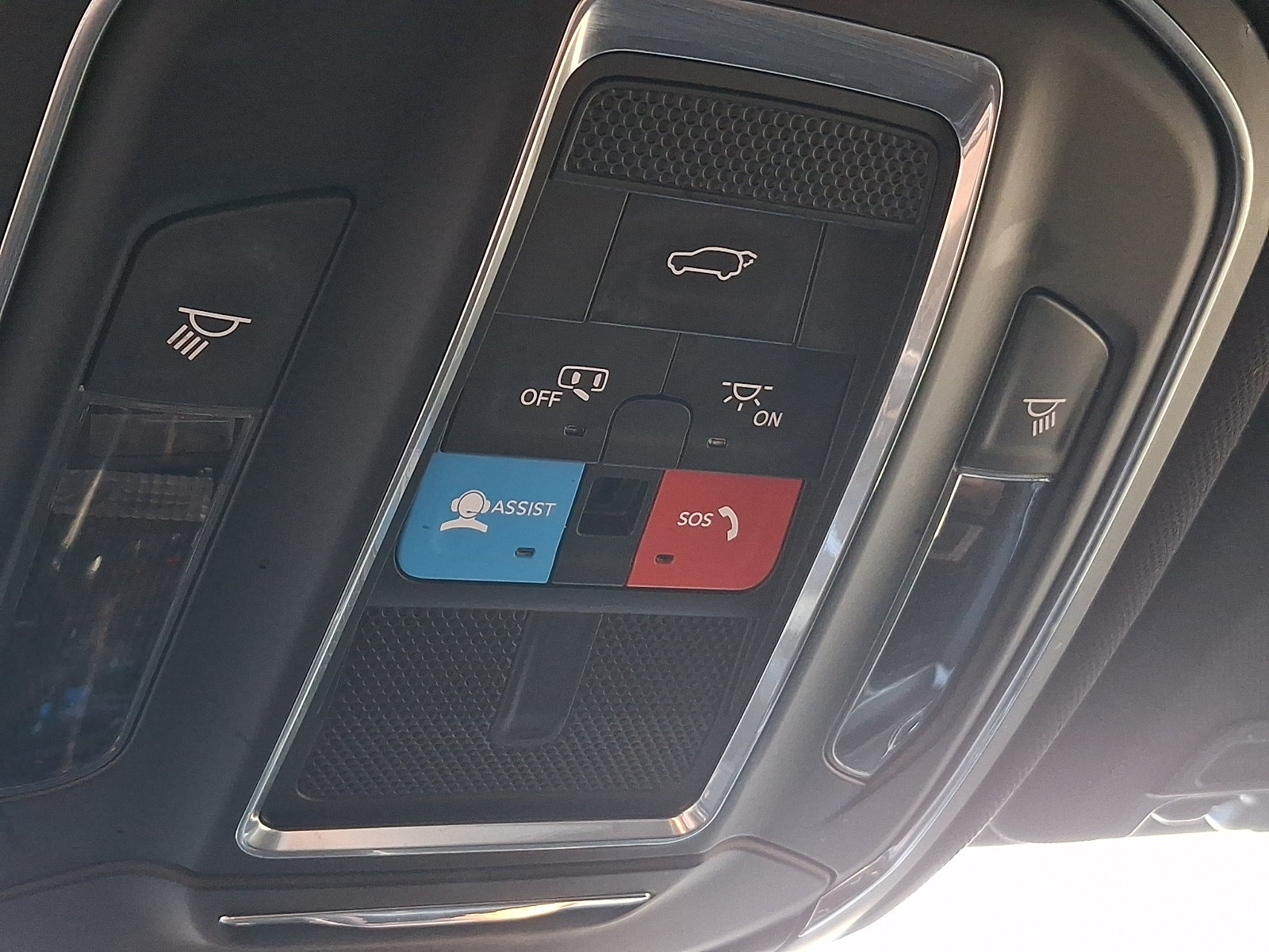 Used 2023 Jeep Grand Cherokee Altitude AWD/4WD image 24