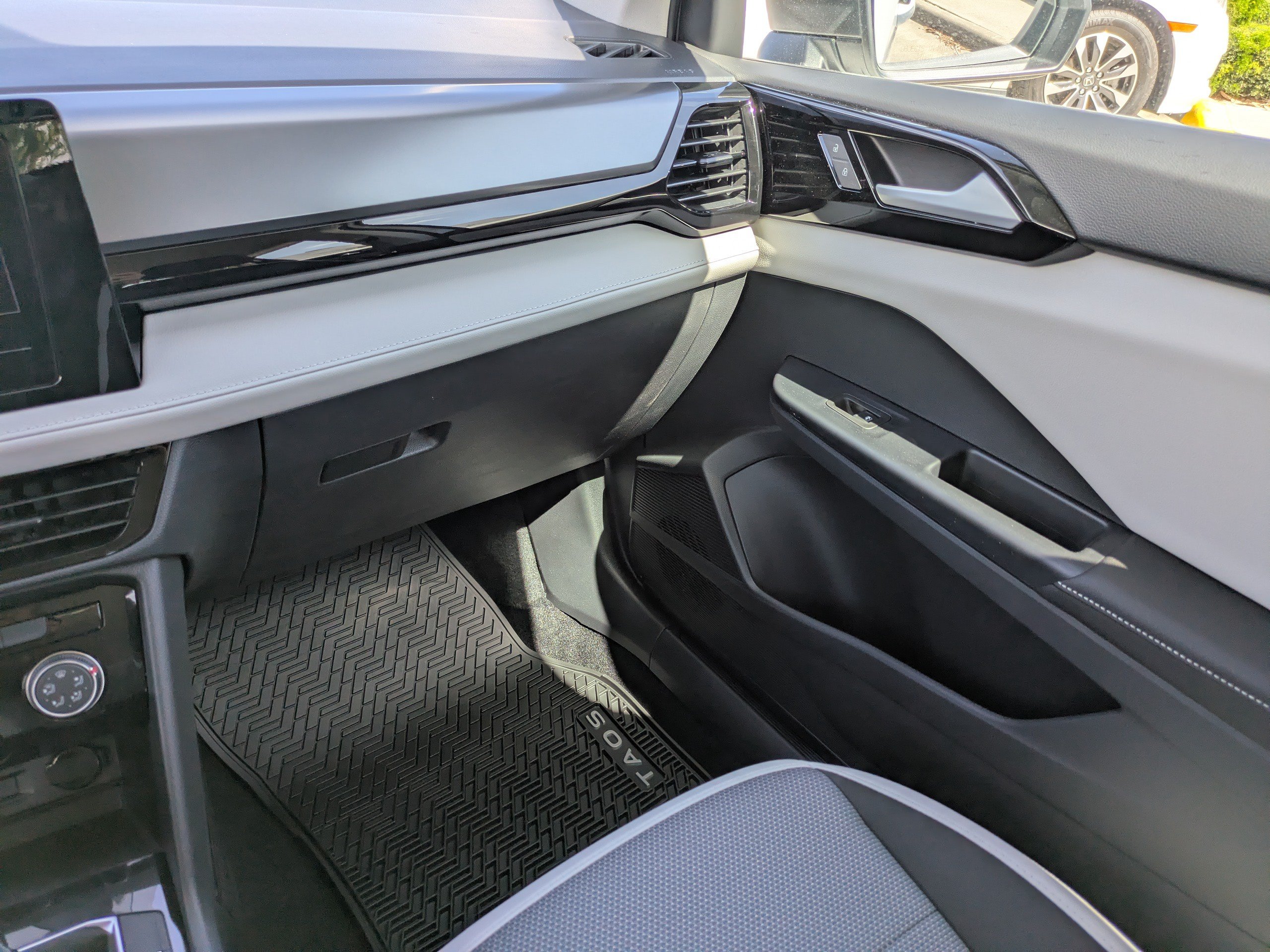 New 2026 Volkswagen Taos S FWD image 17