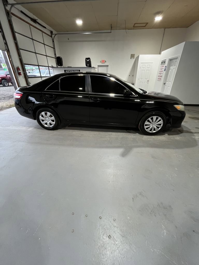 Used 2010 Toyota Camry image 2