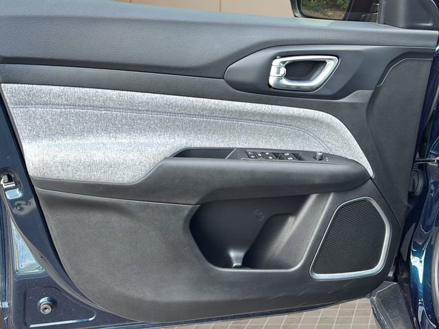 Used 2024 Jeep Compass Sport image 11