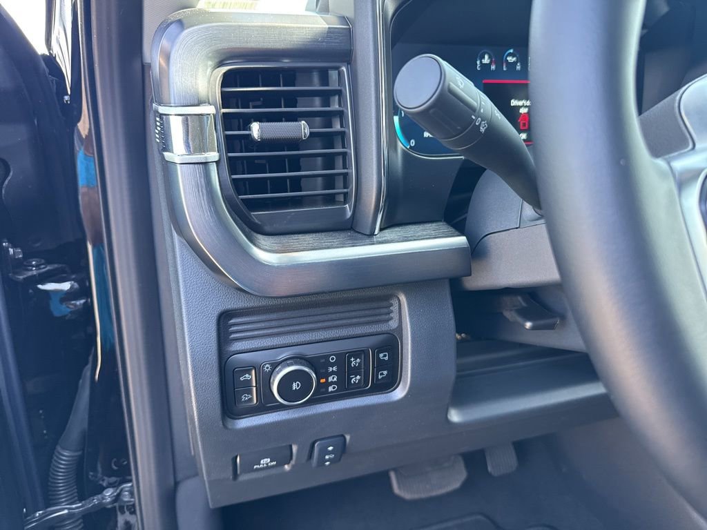 Used 2025 Ford F350 Lariat w/ FX4 Off-Road Package image 26