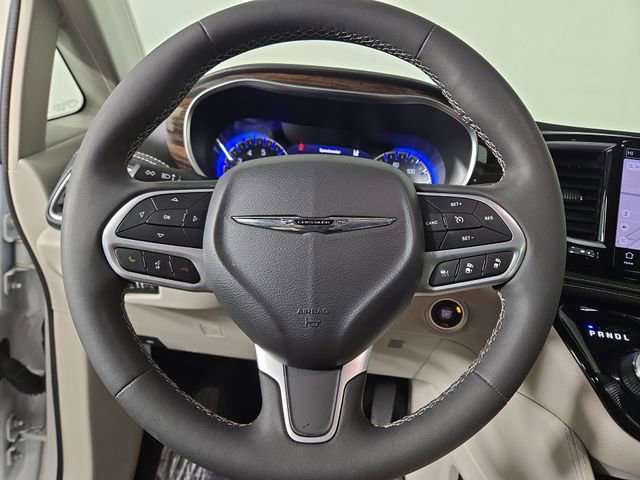 Used 2024 Chrysler Pacifica Limited image 22