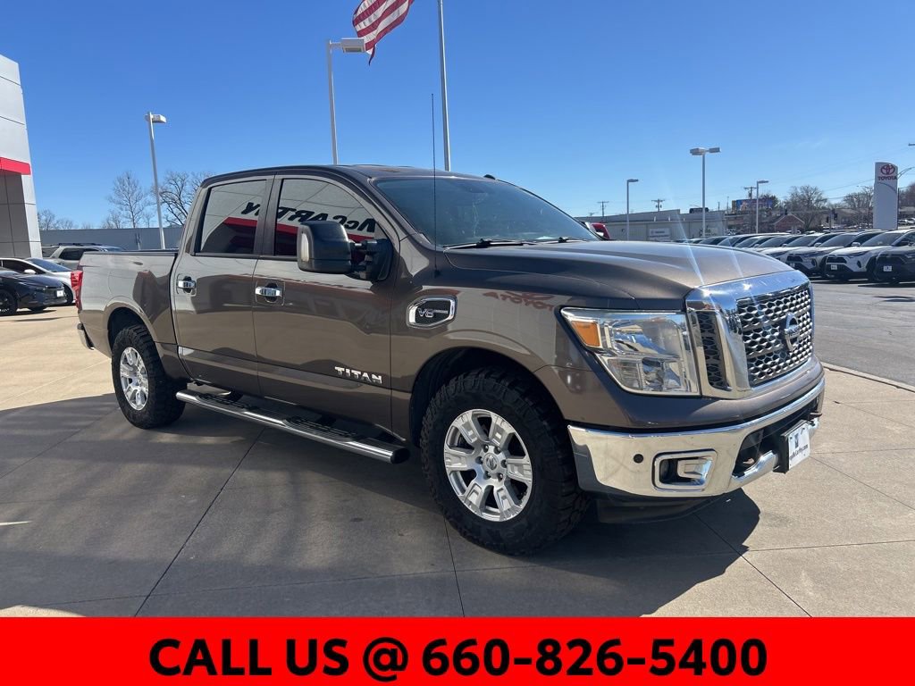 Used 2017 Nissan Titan SV image 3