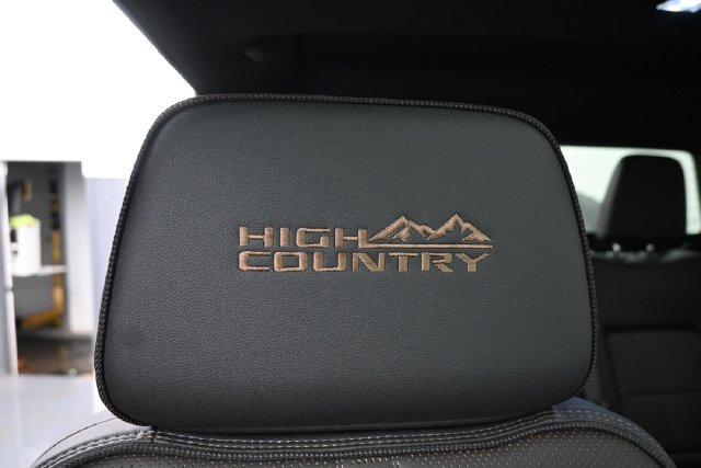 Used 2025 Chevrolet Silverado 1500 High Country w/ High Country Premium Package AWD/4WD image 11
