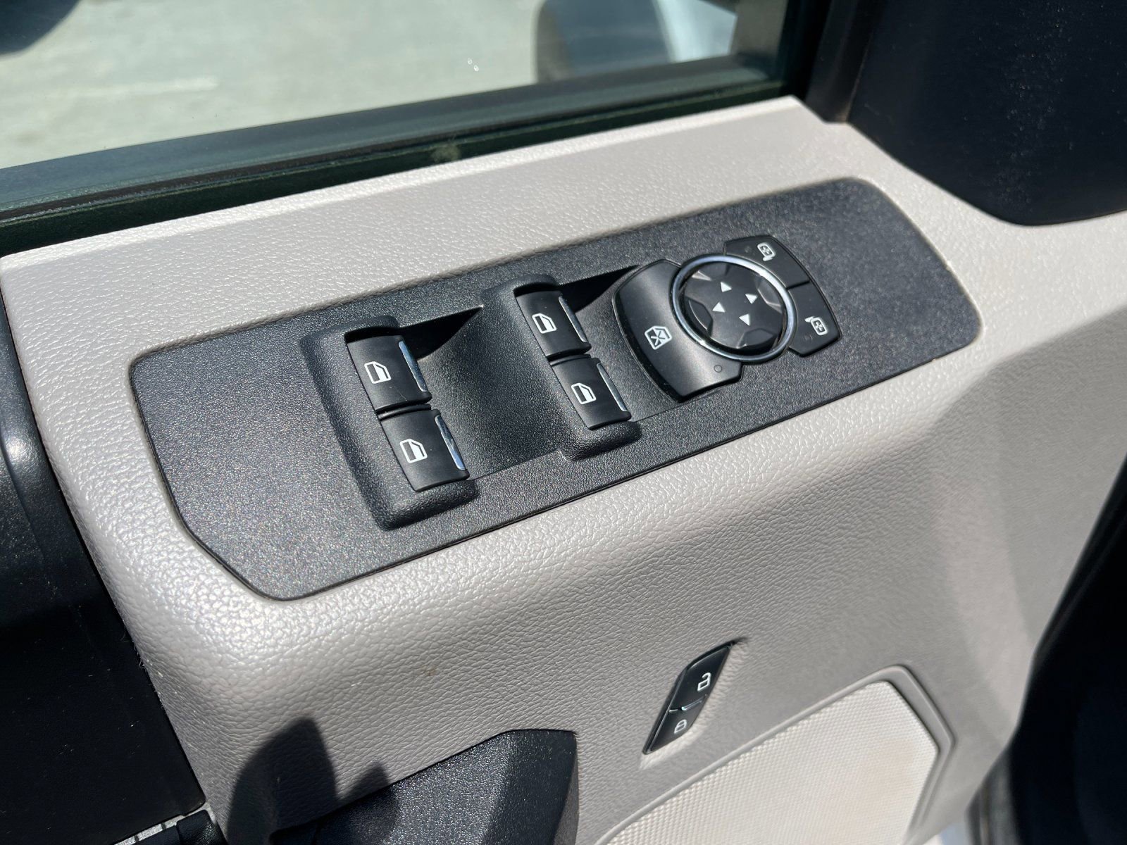 Used 2020 Ford F550 4x4 Crew Cab Super Duty w/ Power Equipment Group image 13
