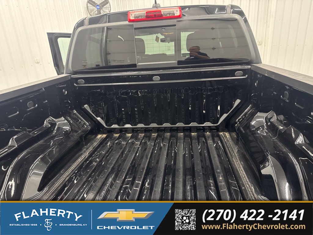 Used 2025 Chevrolet Colorado W/T w/ Advanced Trailering Package AWD/4WD image 17