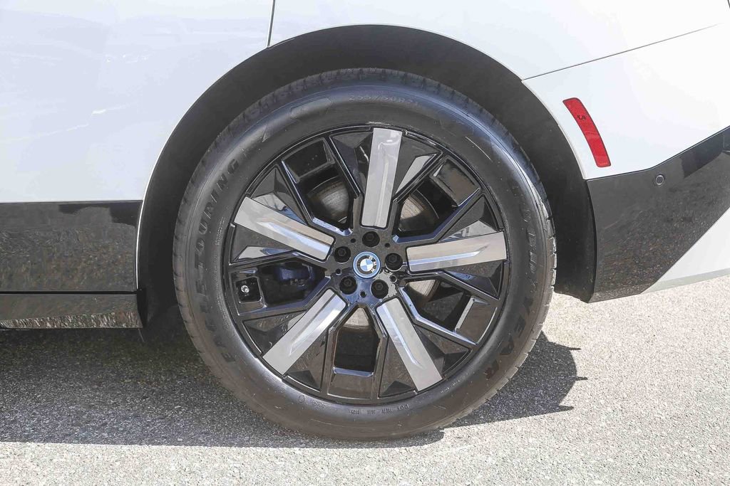 Certified 2025 BMW iX xDrive50 AWD/4WD image 8
