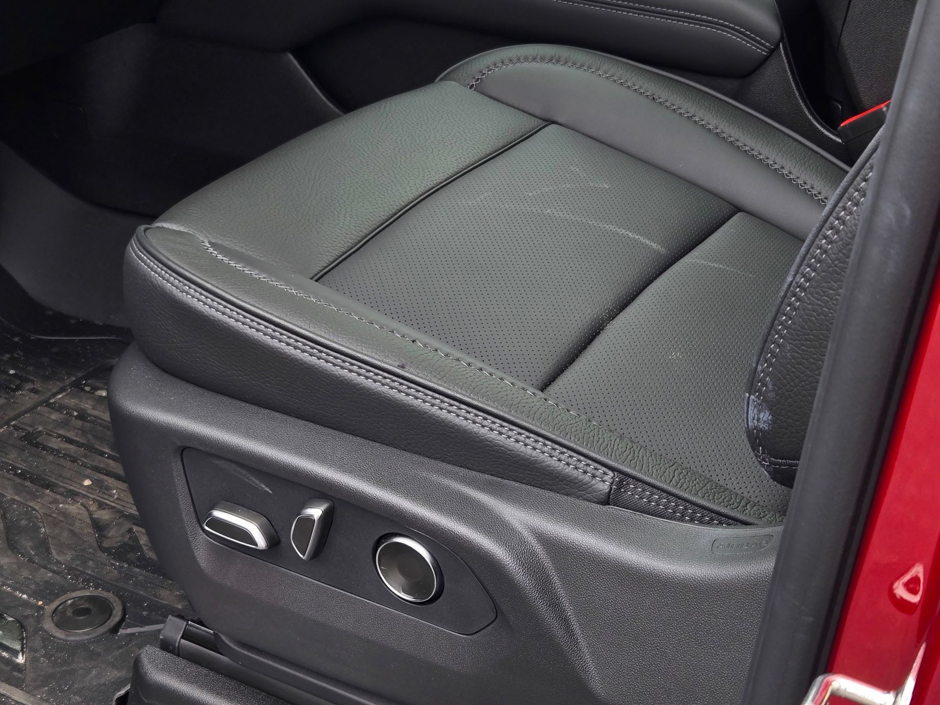 New 2026 GMC Yukon XL Denali w/ Sun & Power Step Package AWD/4WD image 9