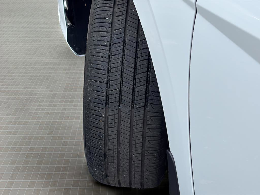 Certified 2025 Hyundai Elantra SE image 11