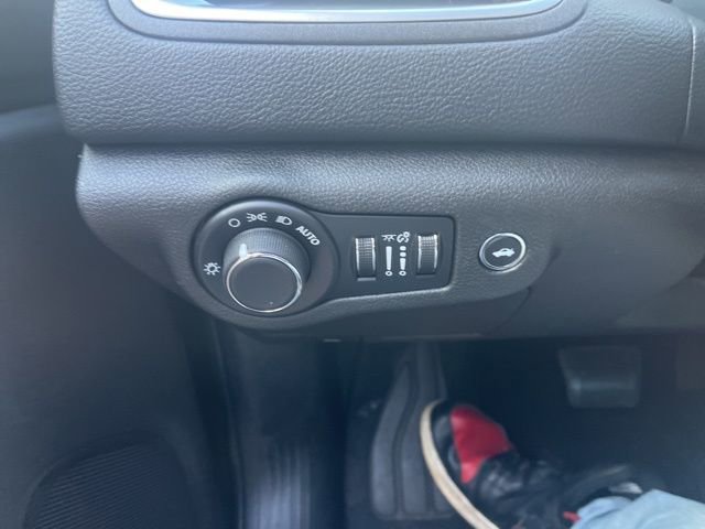 Used 2015 Chrysler 200 Limited w/ Spring Special Group image 22