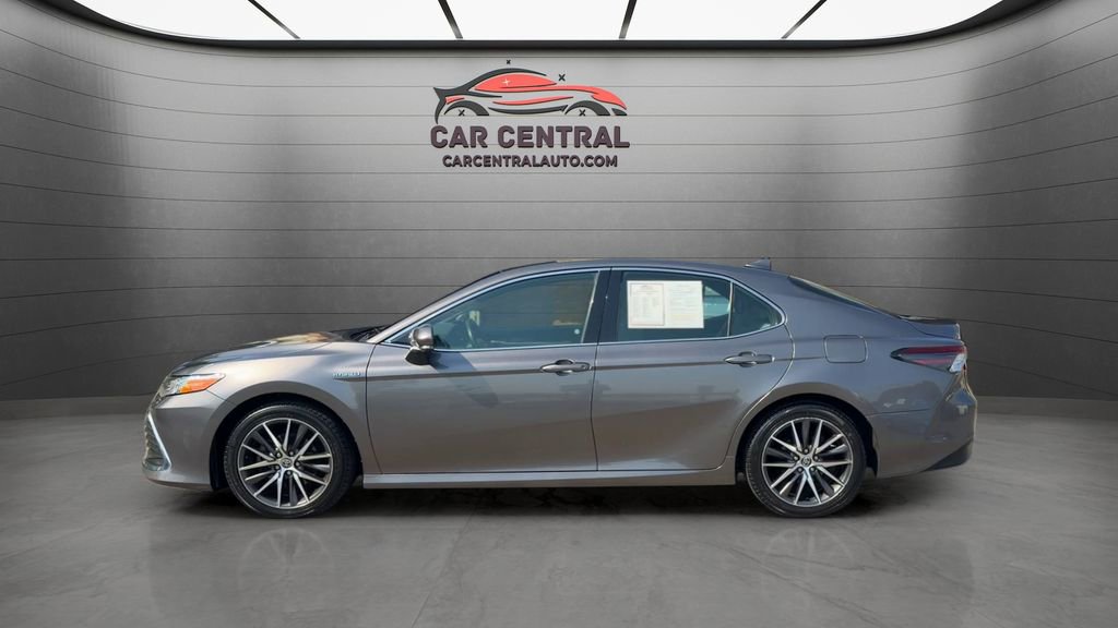 Used 2021 Toyota Camry XLE FWD image 2