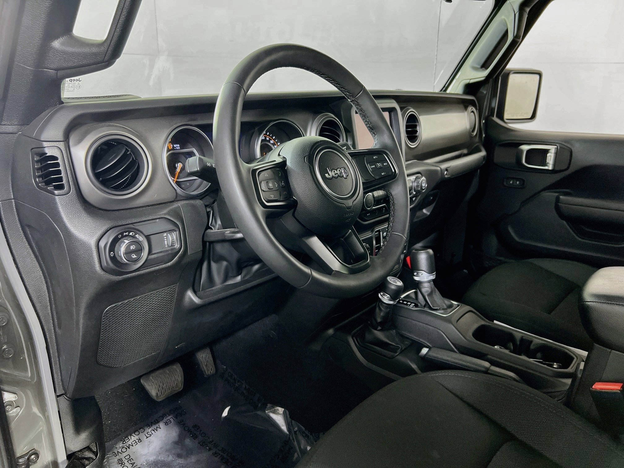 Used 2023 Jeep Gladiator Sport AWD/4WD image 9