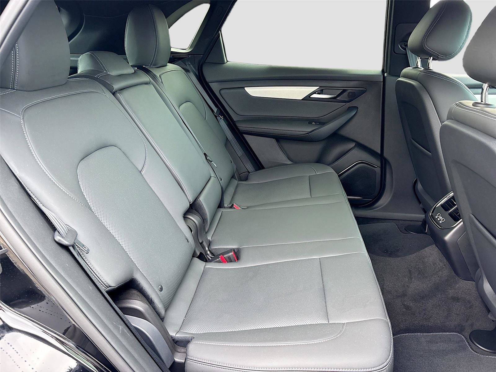 New 2025 VinFast VF 8 Plus image 26