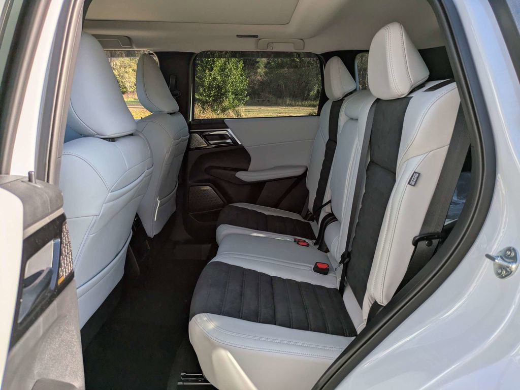 New 2026 Mitsubishi Outlander SE FWD image 15