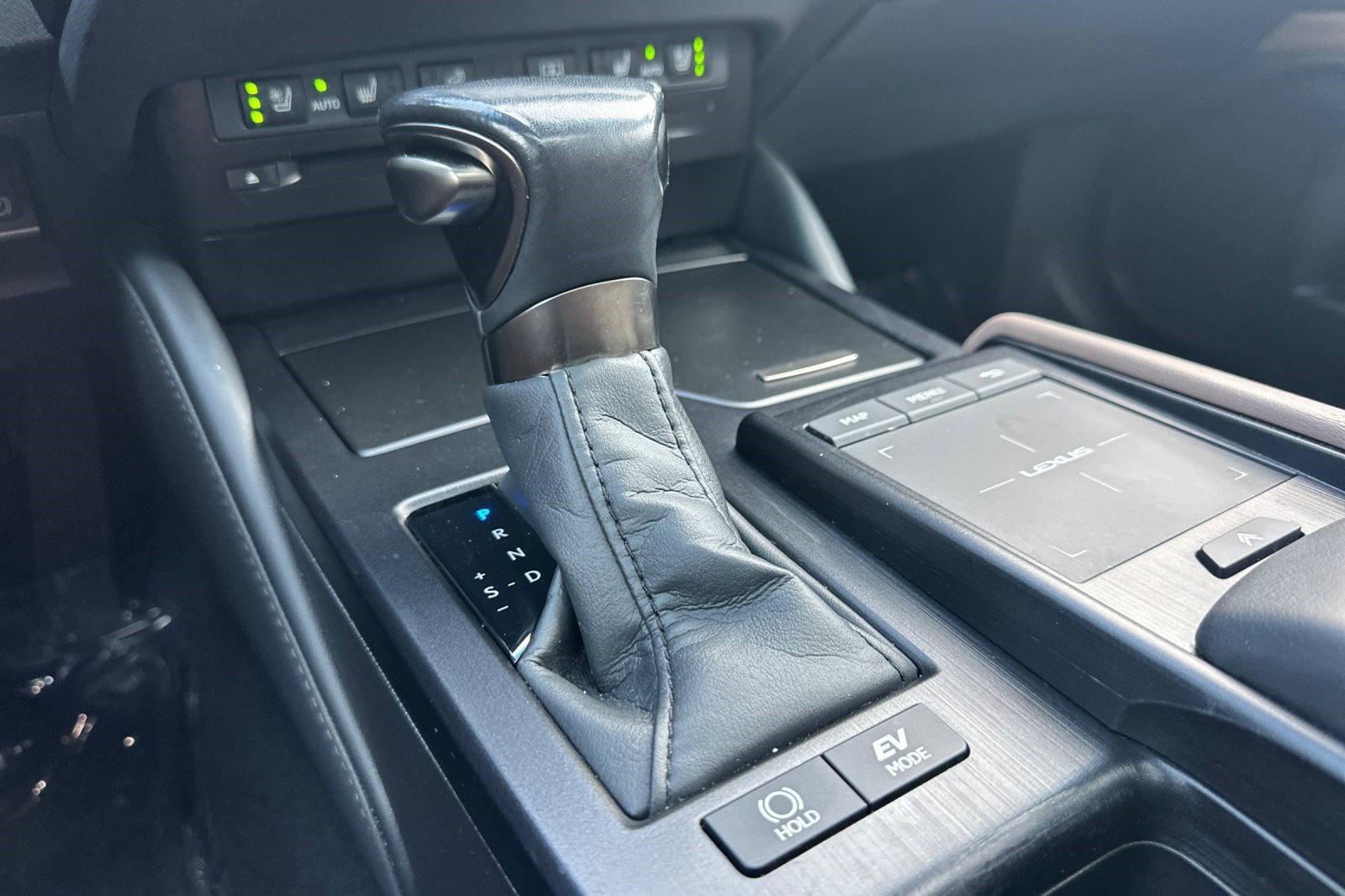 Used 2022 Lexus ES 300h w/ Accessory Package FWD image 17