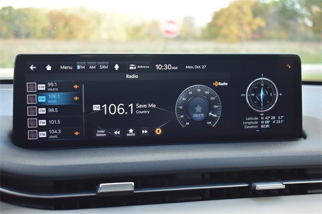 Used 2022 Genesis GV70 2.5T w/ Advanced Package image 35