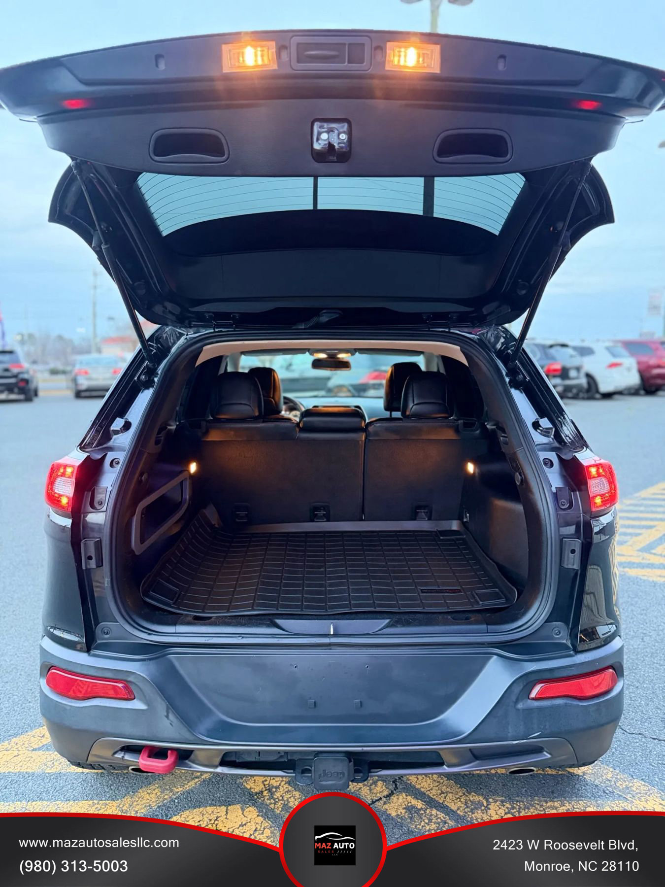 Used 2015 Jeep Cherokee Trailhawk w/ Trailer Tow Group image 18