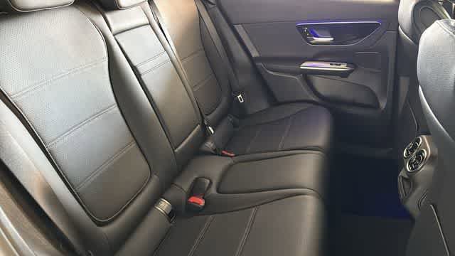Used 2025 Mercedes-Benz GLC 300 4MATIC image 30