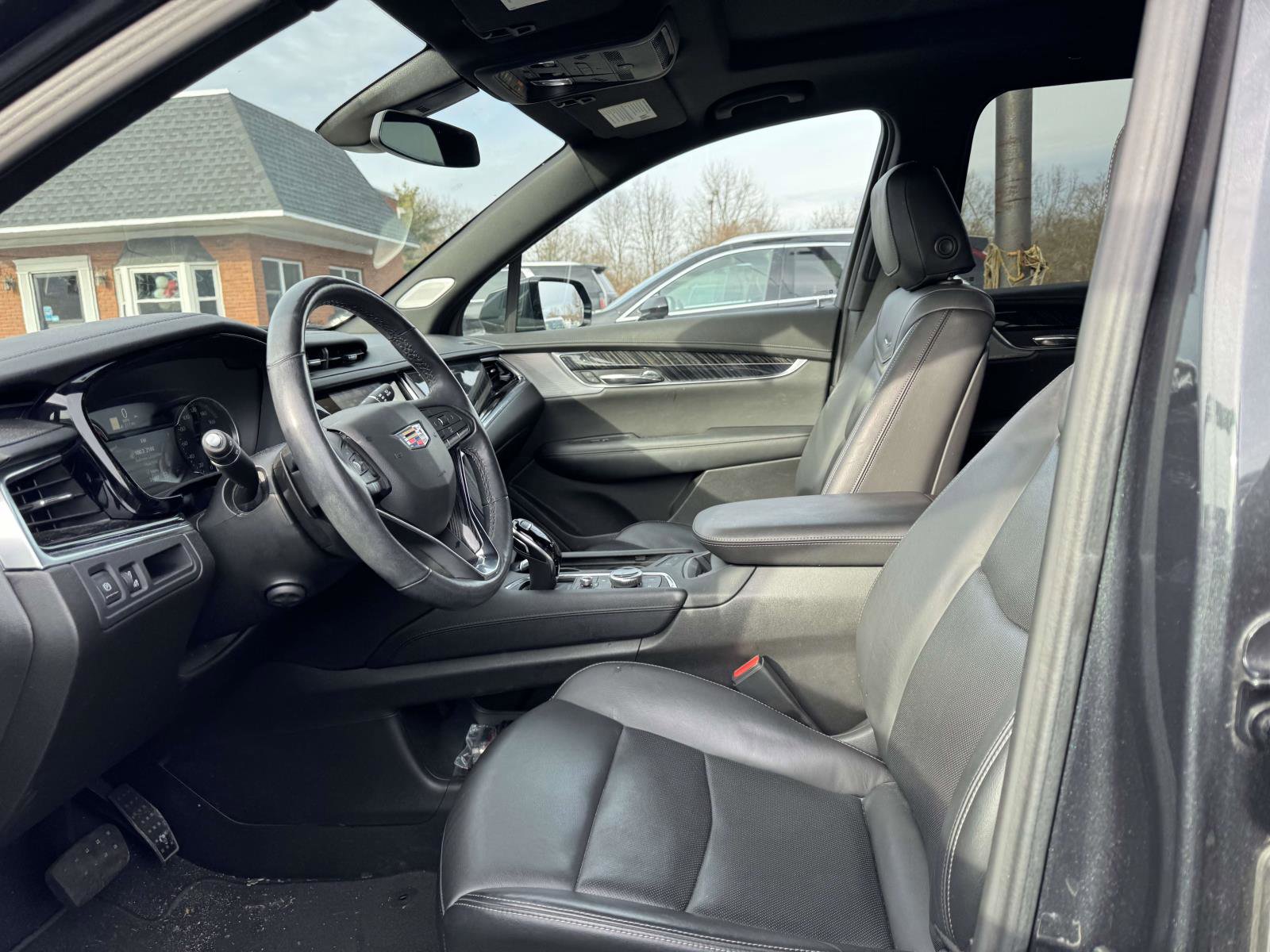 Used 2022 Cadillac XT6 Premium Luxury image 11