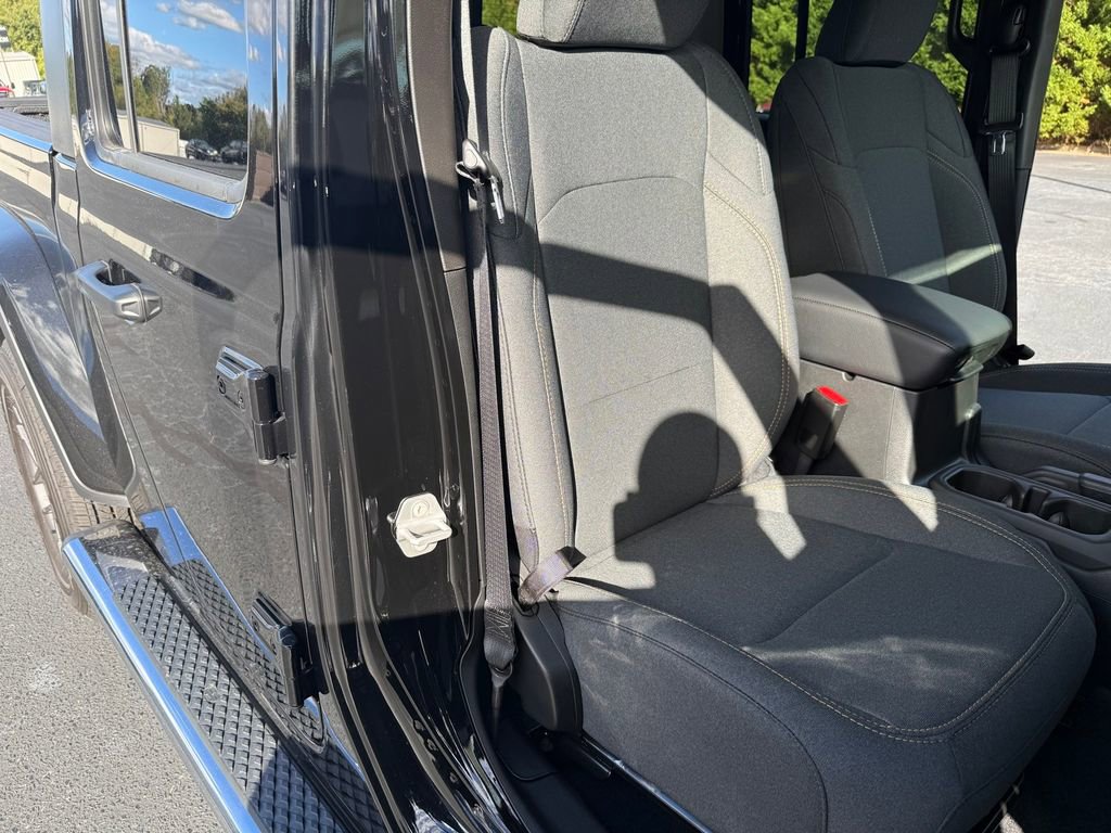 New 2025 Jeep Gladiator Sport image 21