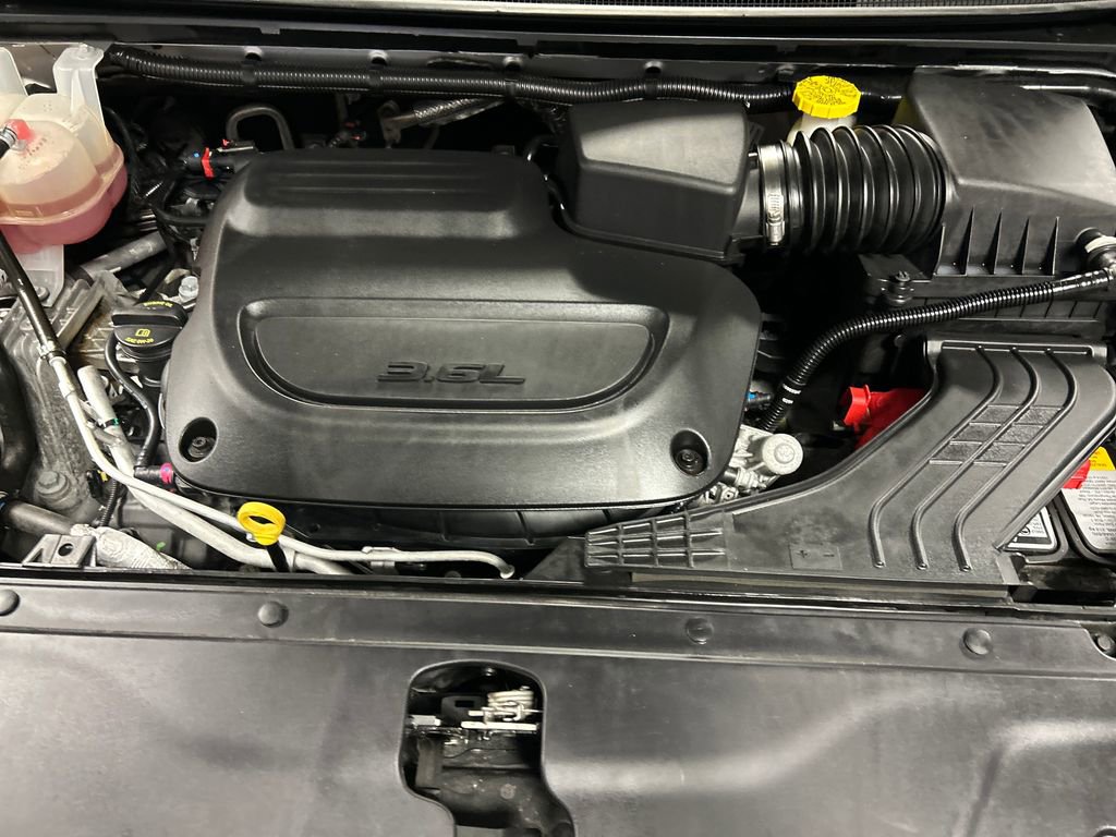 Used 2024 Chrysler Pacifica Limited FWD image 28