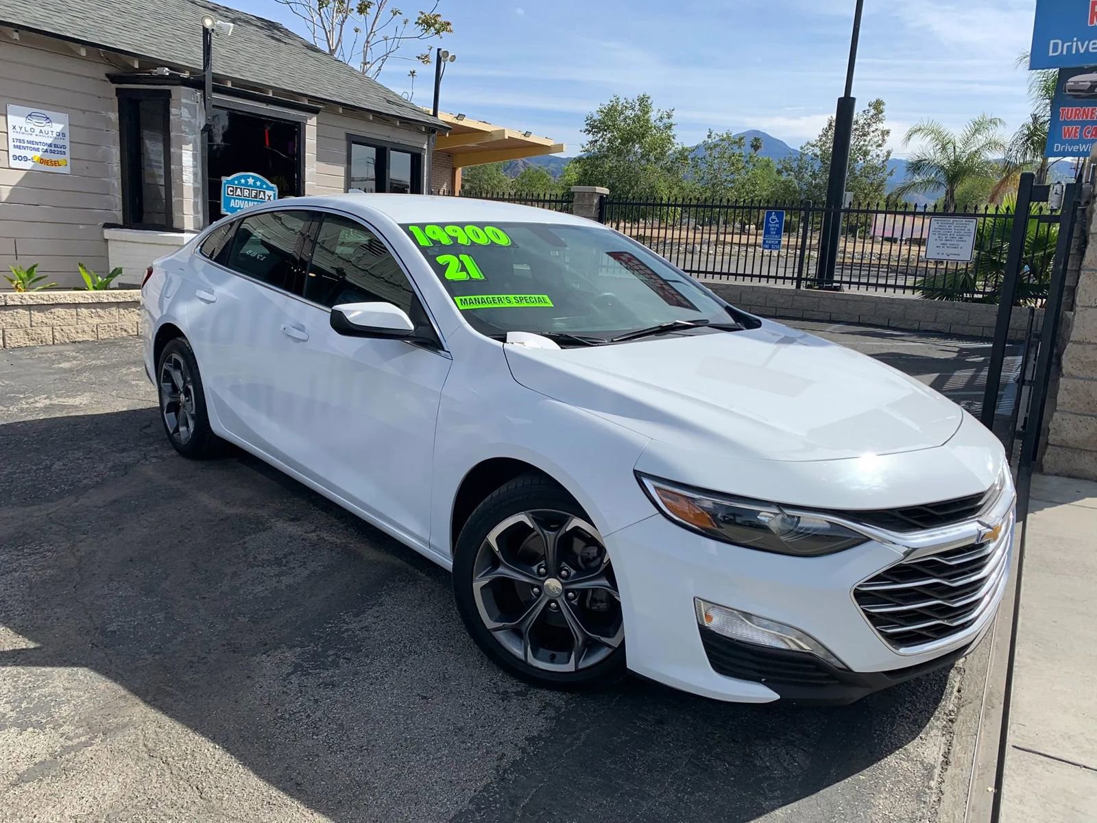 Used 2021 Chevrolet Malibu LT image 1