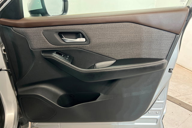 Used 2021 Nissan Rogue SV image 23