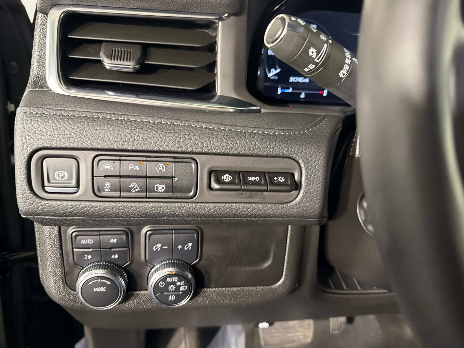 Used 2024 GMC Yukon Denali AWD/4WD image 49