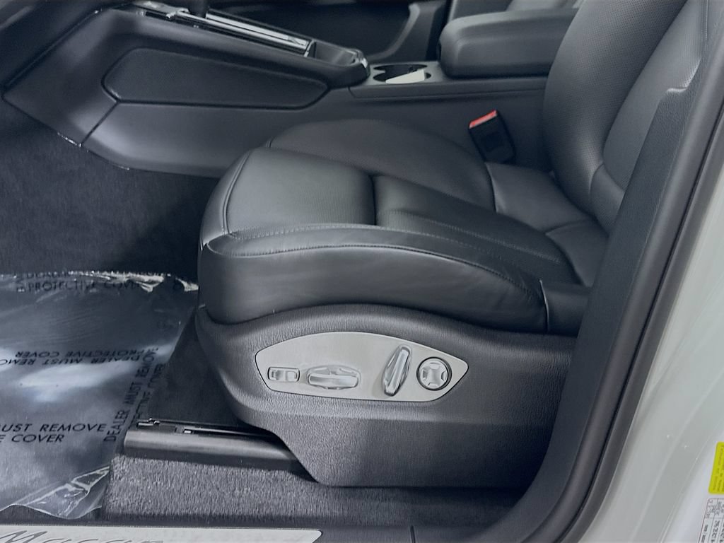 New 2025 Porsche Macan AWD/4WD image 22