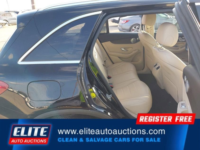 Used 2018 Mercedes-Benz GLC 300 4MATIC image 16