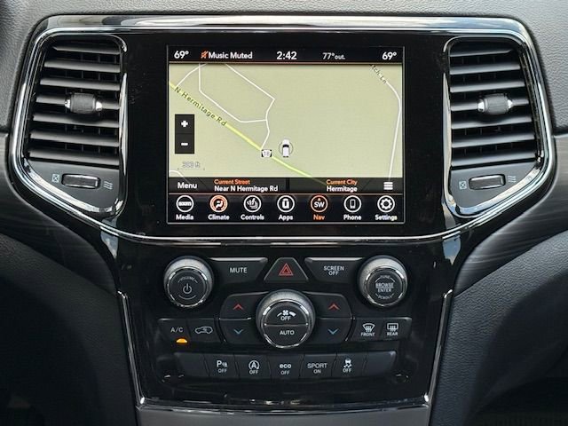 Used 2022 Jeep Grand Cherokee Laredo X image 17