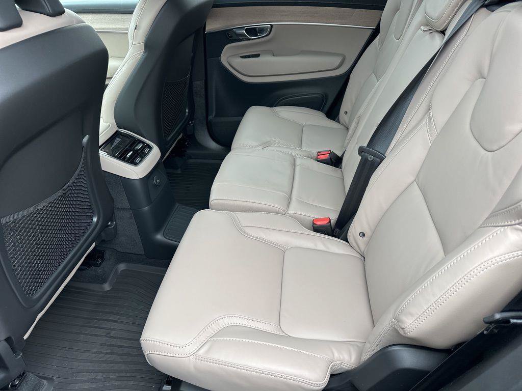 New 2026 Volvo XC90 T8 Ultra w/ Protection Package Premier AWD/4WD image 7