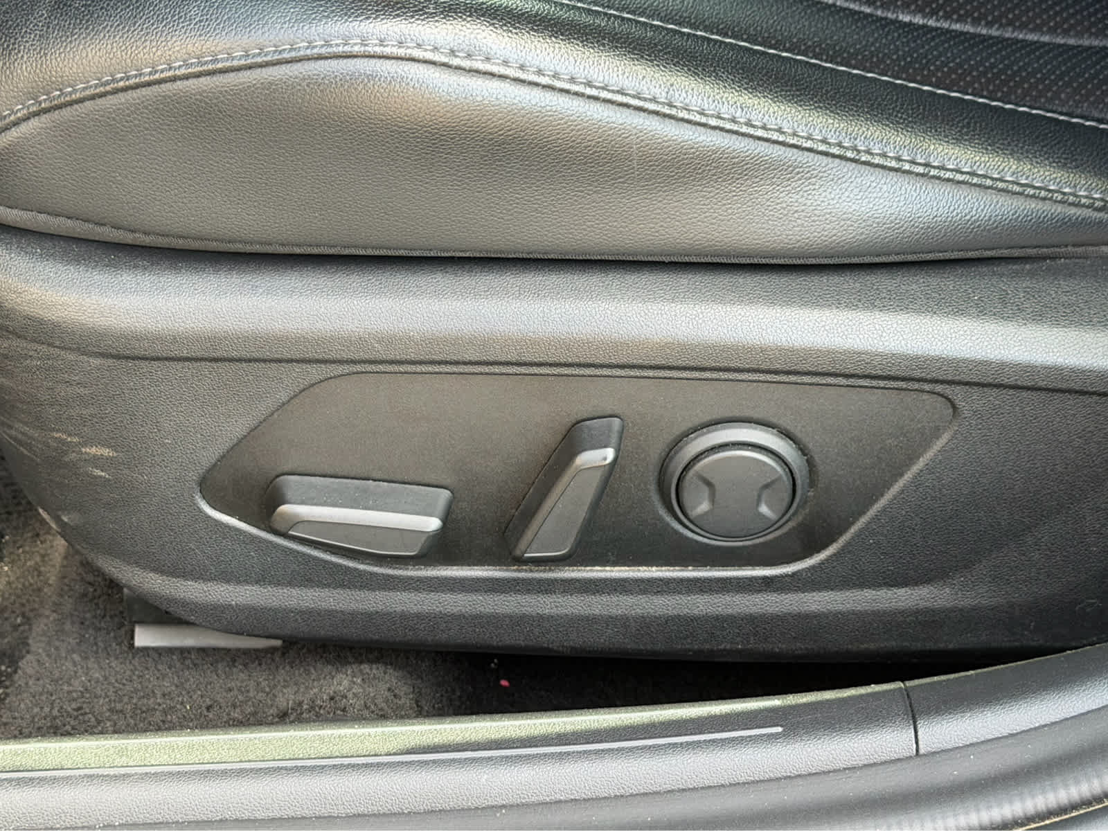 Used 2024 Hyundai Elantra Limited FWD image 22