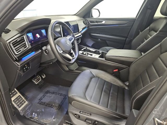 Used 2025 Volkswagen Atlas Cross Sport SEL R-Line image 14