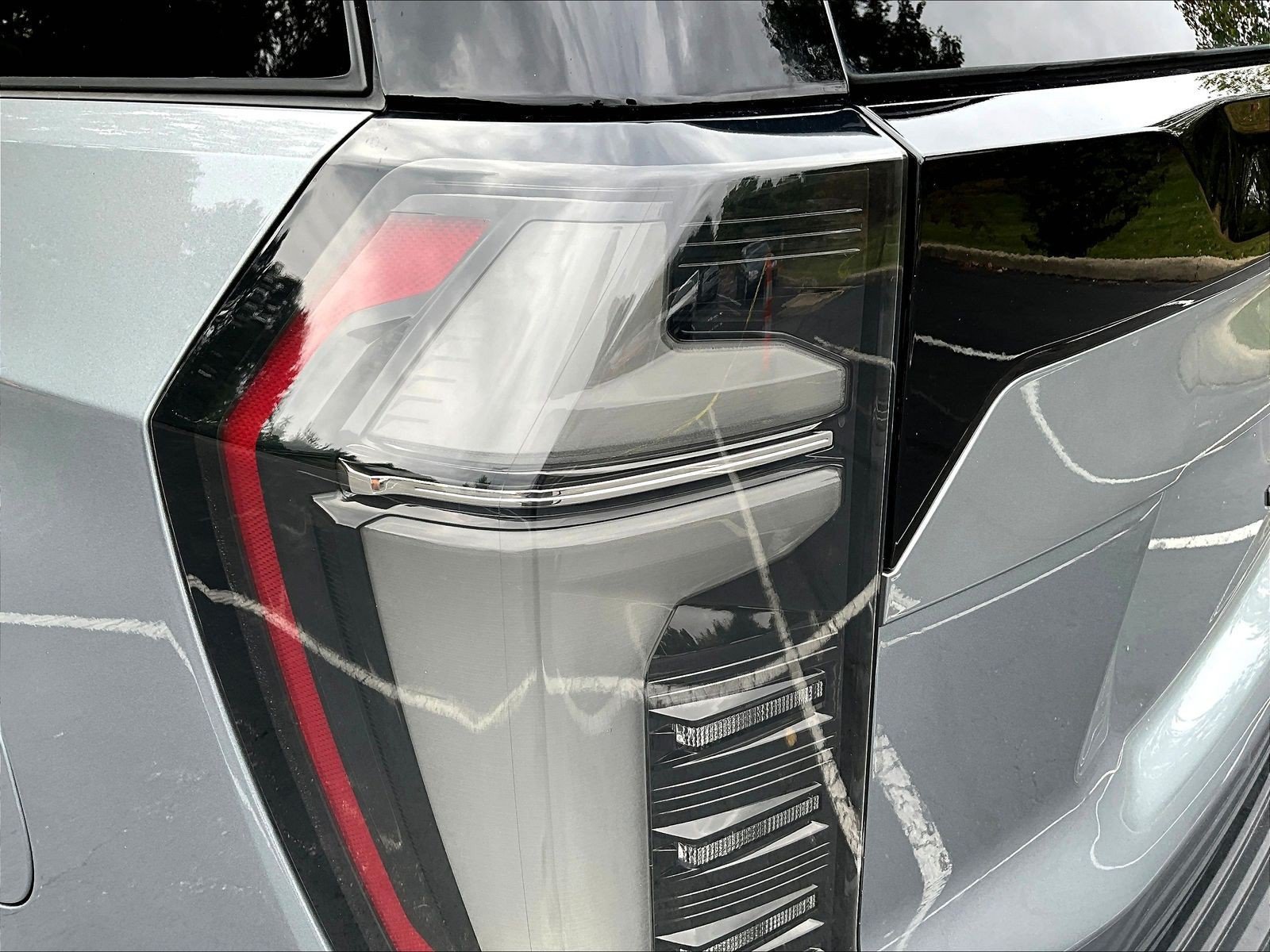 Used 2025 Chevrolet Suburban Premier AWD/4WD image 23