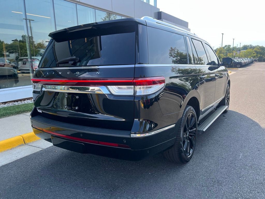 Certified 2023 Lincoln Navigator L Reserve AWD/4WD image 9