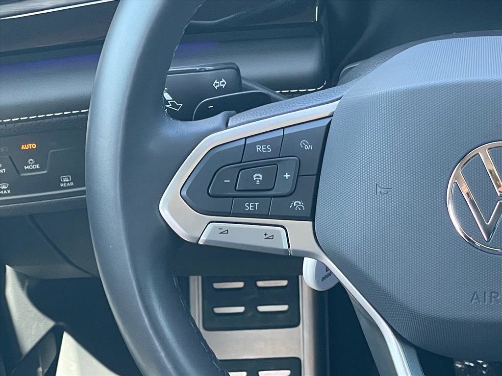 Used 2024 Volkswagen Atlas SEL Premium R-Line image 13