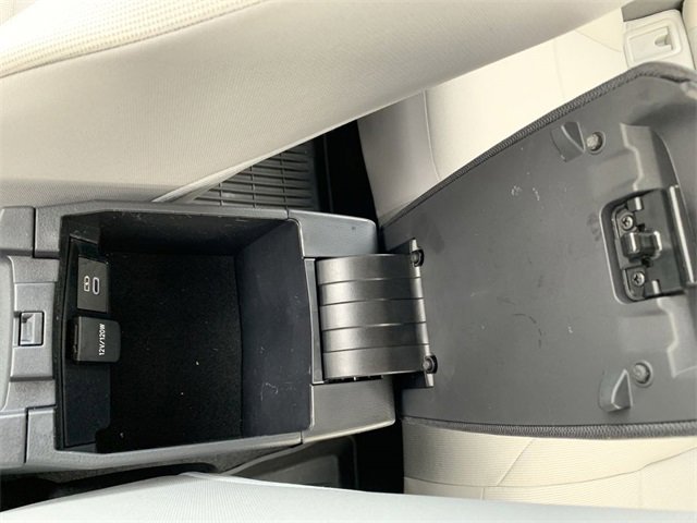 Used 2025 Toyota Corolla Cross L image 26