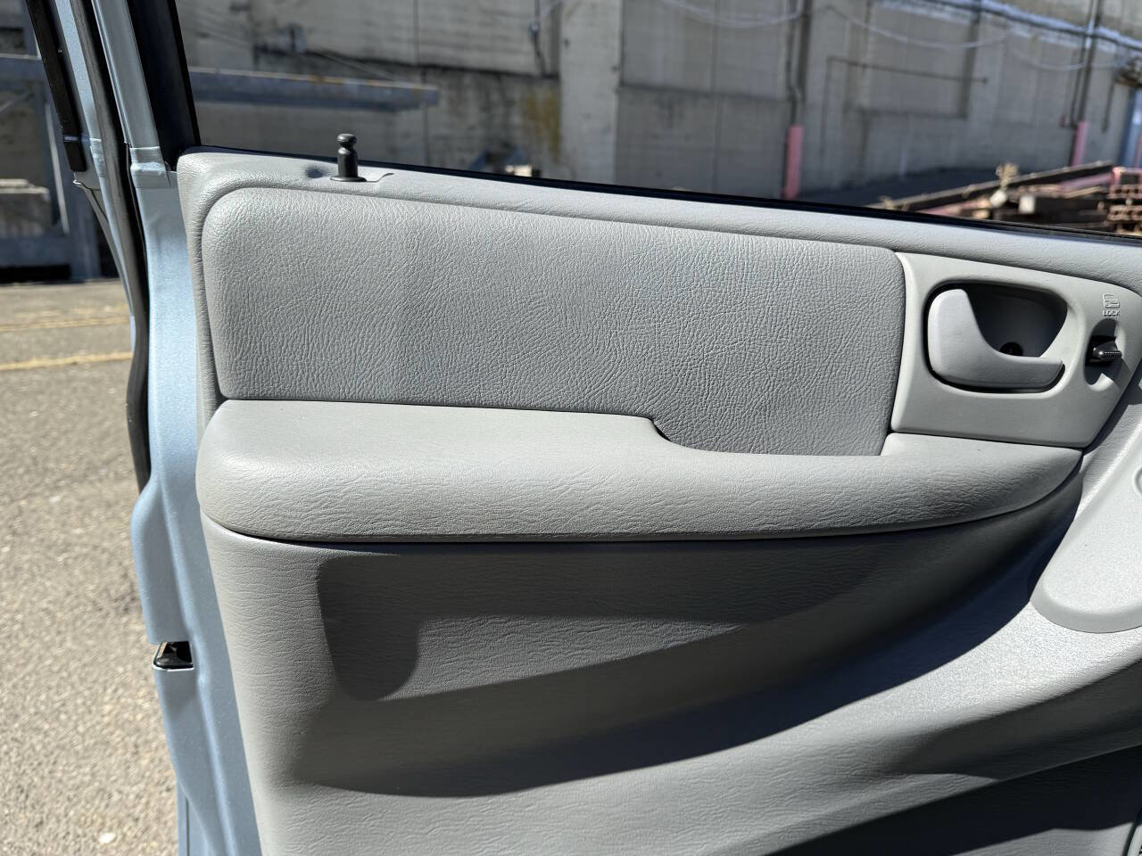 Used 2006 Chrysler Town & Country Touring image 36