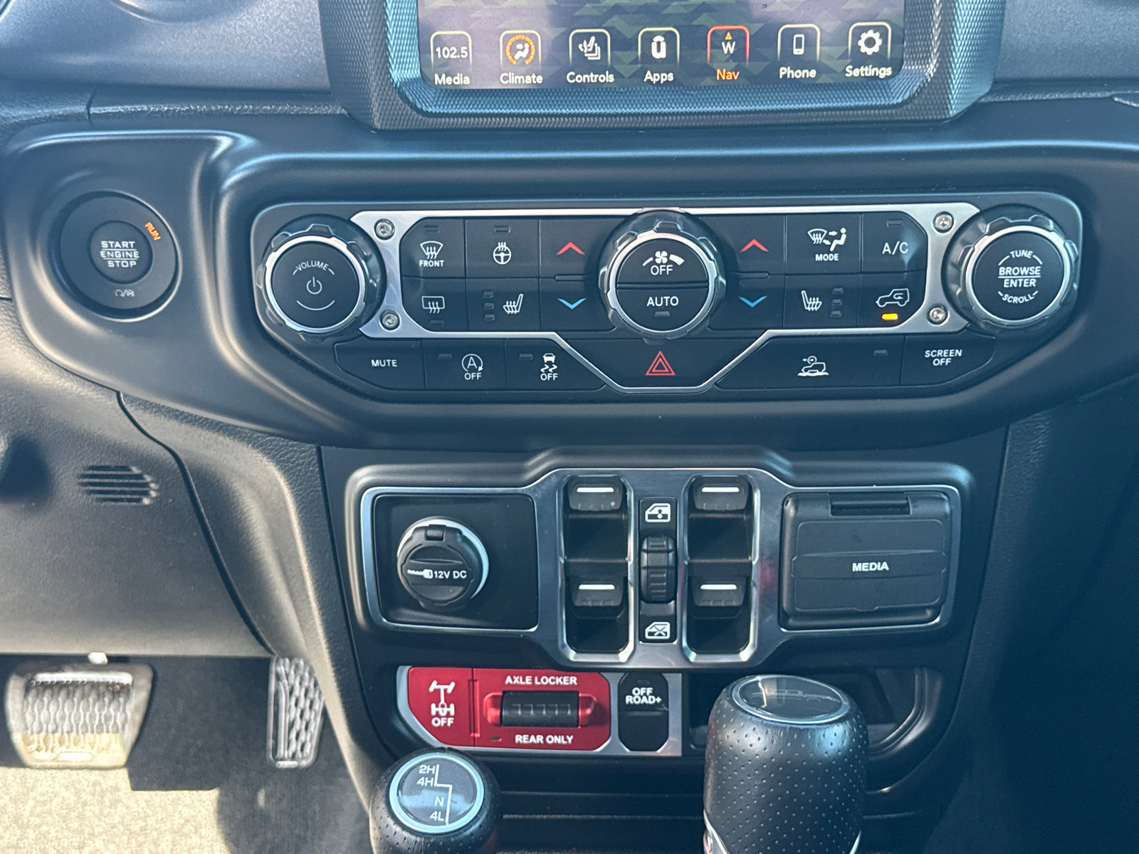 Used 2022 Jeep Gladiator Mojave w/ Cold Weather Group AWD/4WD image 13