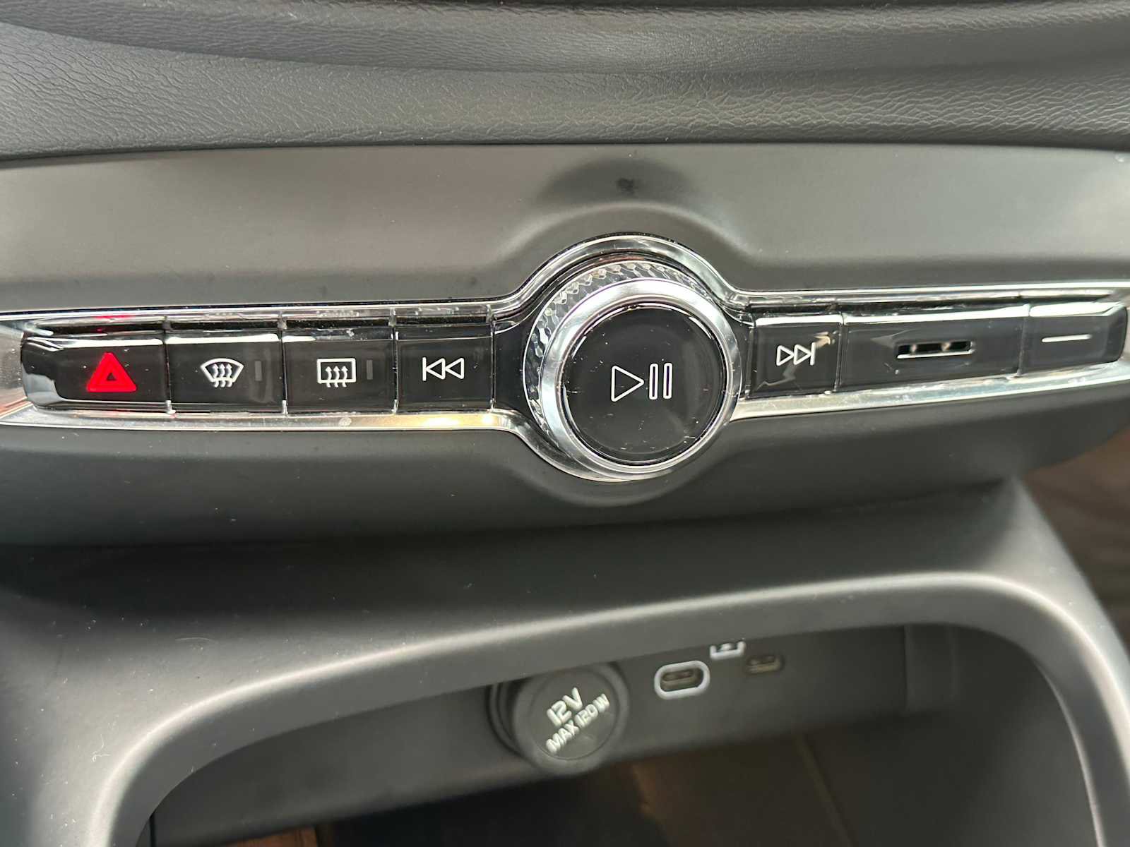 Certified 2023 Volvo C40 P8 Recharge Ultimate image 27