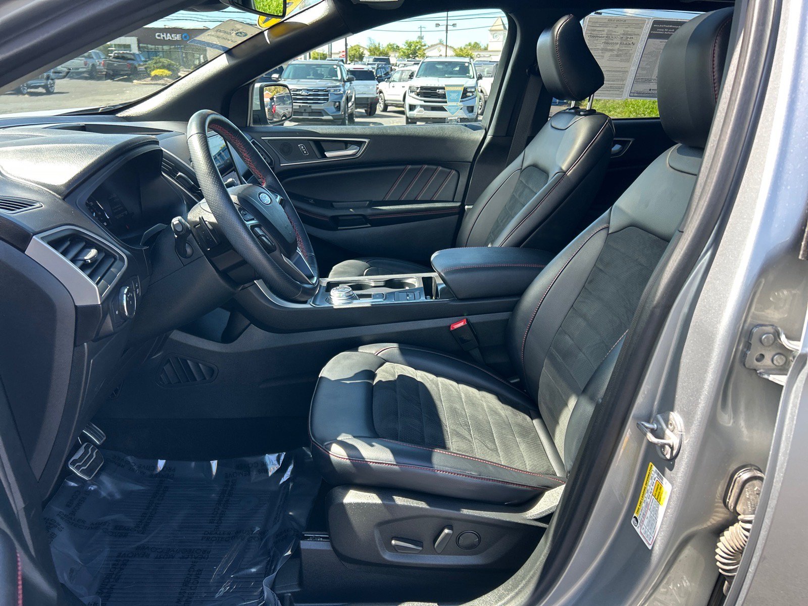 Used 2022 Ford Edge ST-Line w/ Class II Trailer Tow Package AWD/4WD image 7
