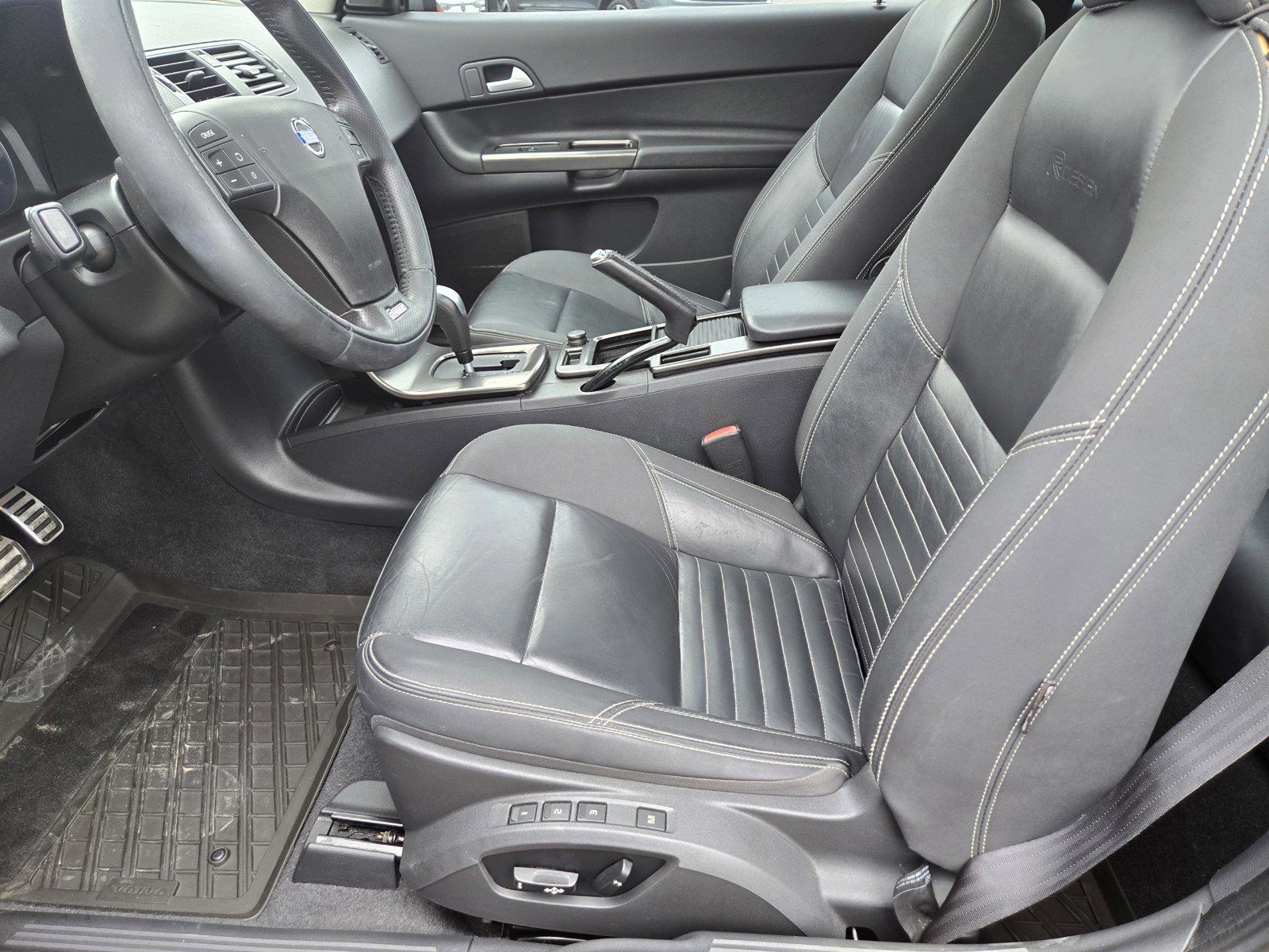 Used 2011 Volvo C30 T5 R-Design image 13