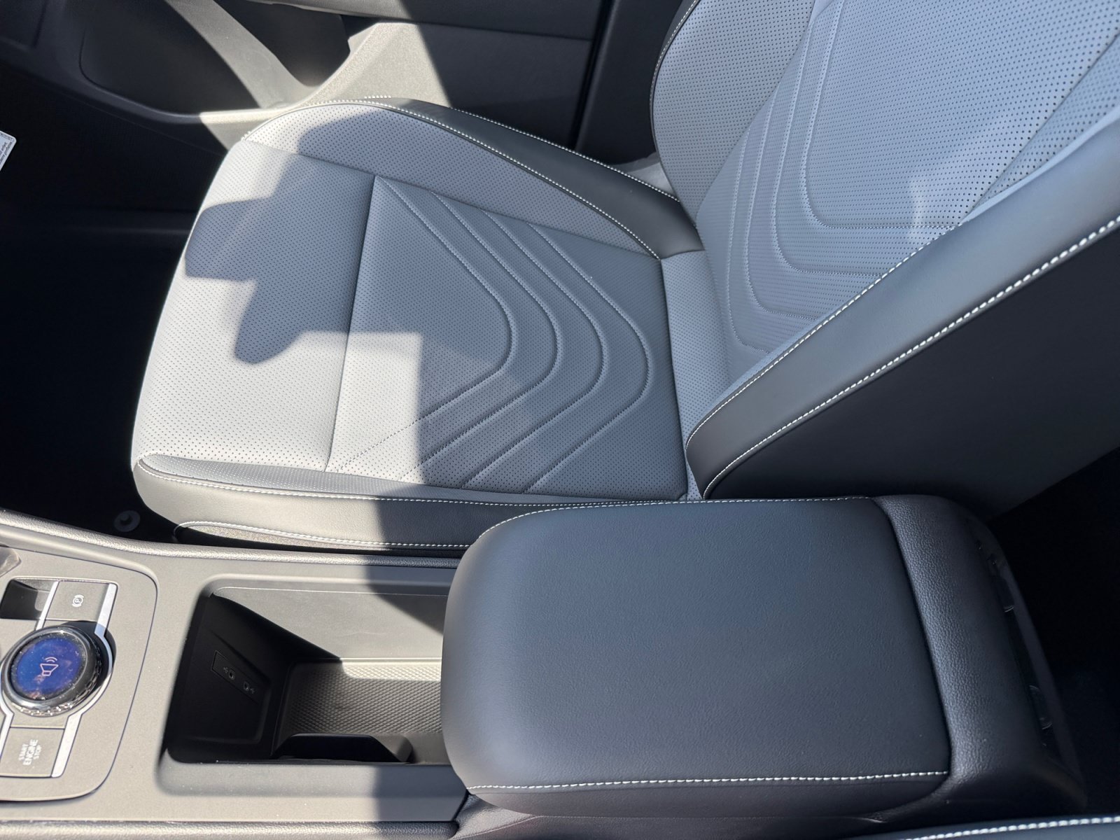 New 2026 Volkswagen Tiguan SE R-Line FWD image 14