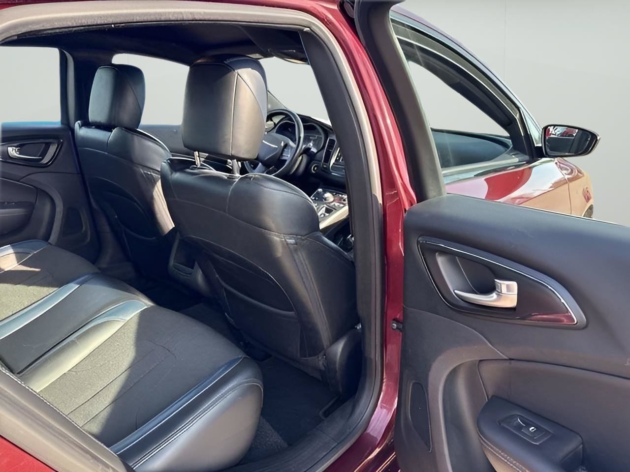 Used 2015 Chrysler 200 S FWD image 20