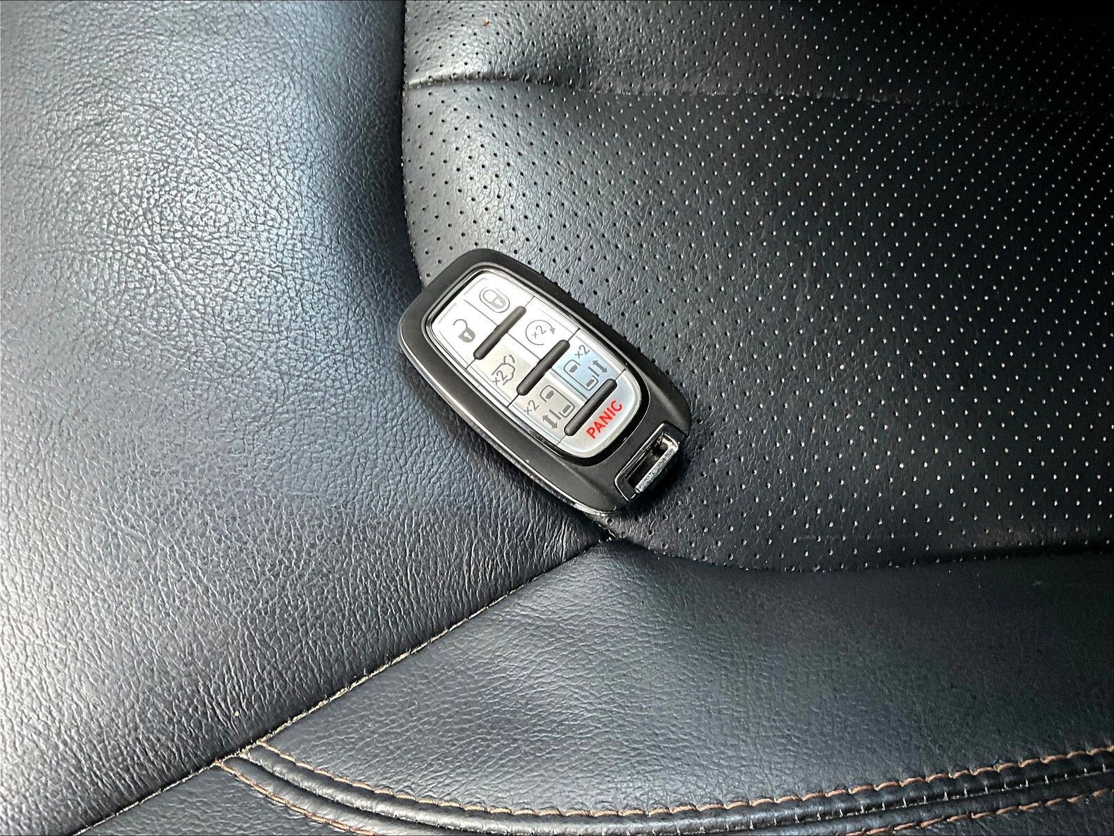 Used 2018 Chrysler Pacifica Touring-L Plus FWD image 34