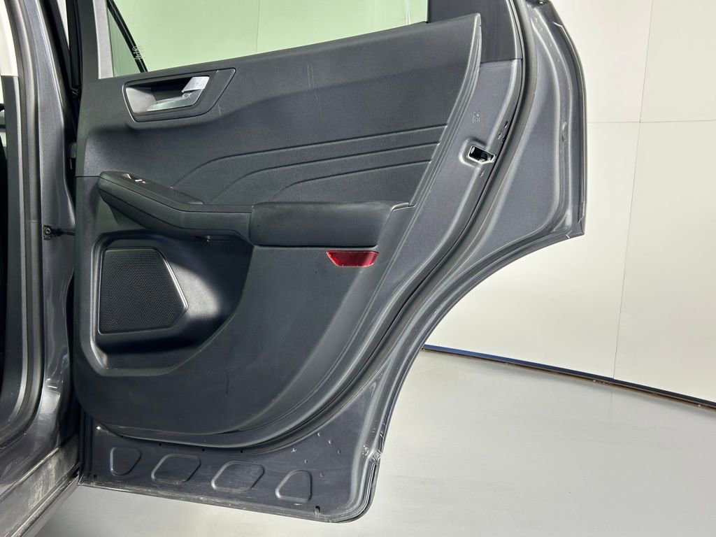 Used 2021 Ford Escape SE w/ SE Sport Appearance Package image 11