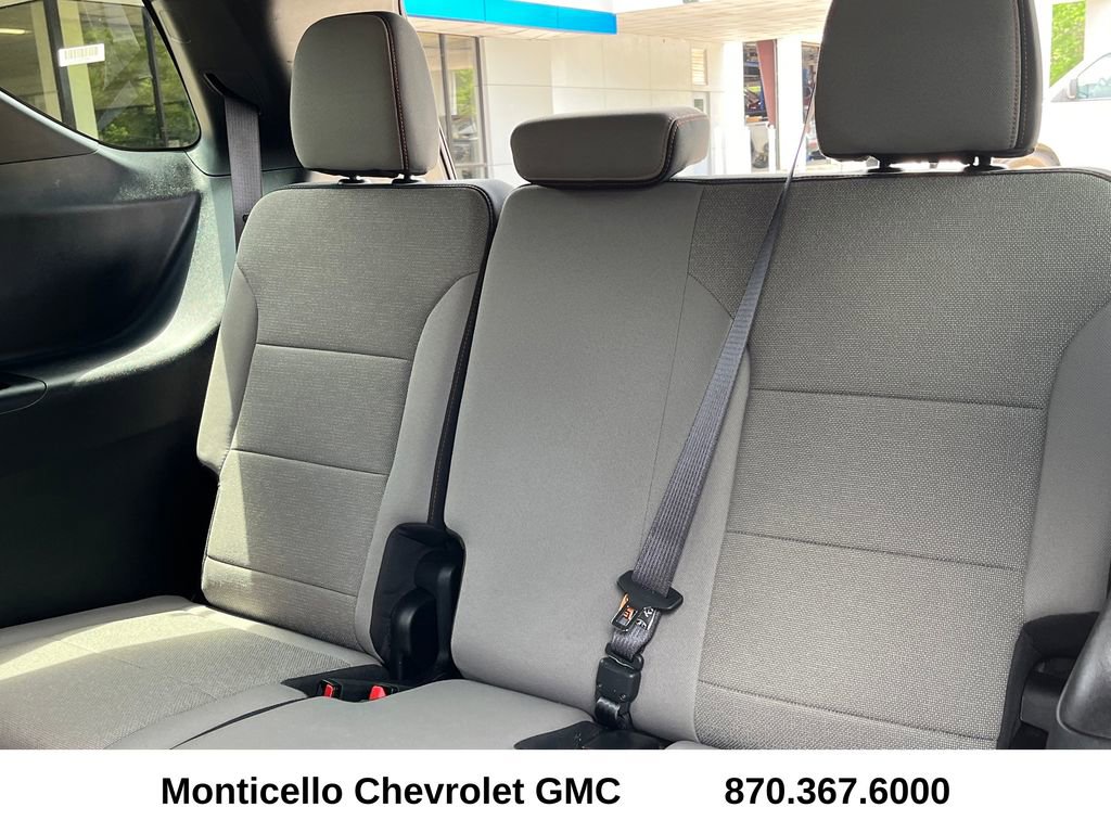 Used 2025 Chevrolet Traverse LT FWD image 26
